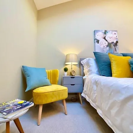Chic Clifton - Inviting Decor & Outdoor Space *