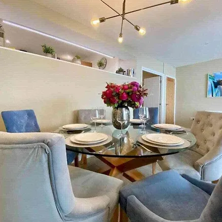 Casa vacanze Chic Clifton - Inviting Decor & Outdoor Space *