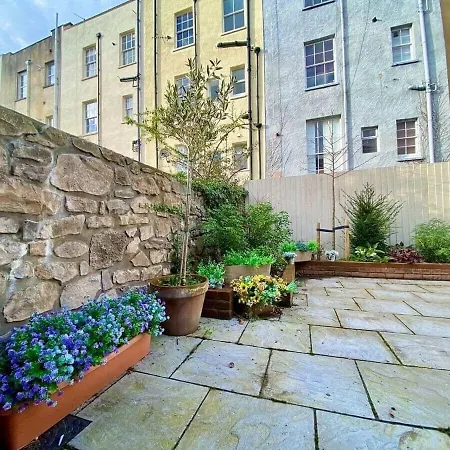 Chic Clifton - Inviting Decor & Outdoor Space * Bristol