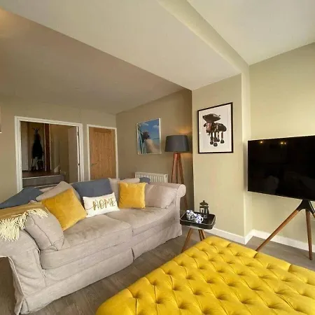 Chic Clifton - Inviting Decor & Outdoor Space *