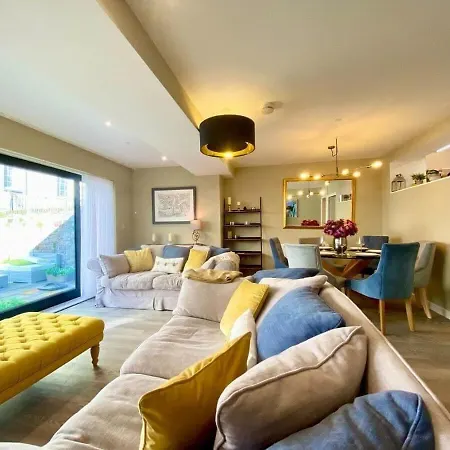 Chic Clifton - Inviting Decor & Outdoor Space Vakantiehuis Bristol