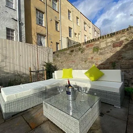 Chic Clifton - Inviting Decor & Outdoor Space Vakantiehuis Bristol